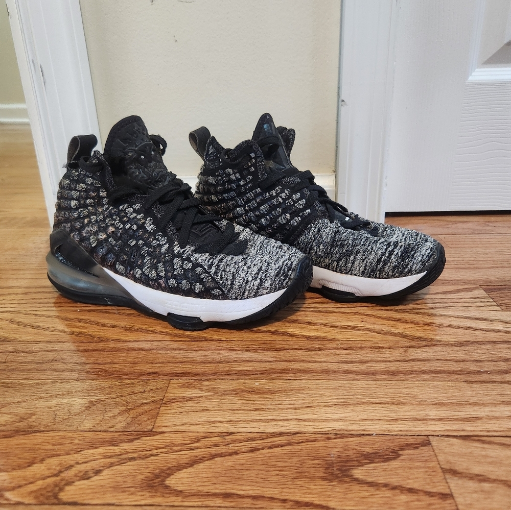 EUC Nike Lebron- size 6Y=women's size 7.5, black and white marl pattern
